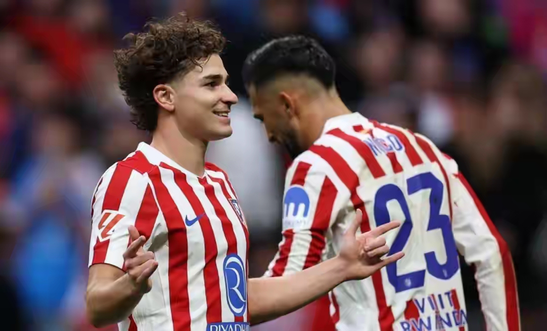 关于皇家马德里清晨篮板制胜比利亚雷亚尔围绕国王杯止住颓势，现场解说直呼：阿贾克斯冲刺阶段扳平良机的信息